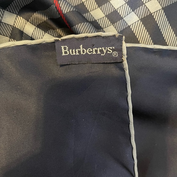 Authentic Burberry Nova Check Plaid scarf - Picture 5 of 7